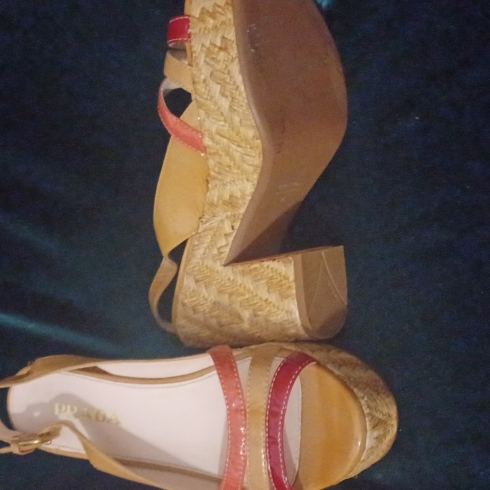 Prada Plataforms , very clean and exelent used condition - Picture 4 of 6
